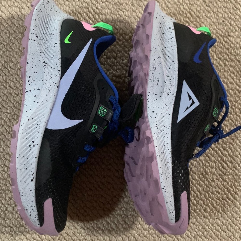 NWT Nike Women Pegasus Trail Shoes 6
